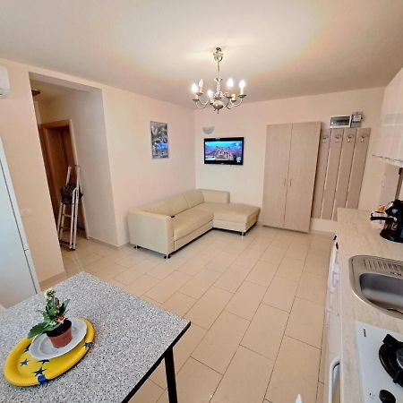 Ferienwohnung Bine Ati Venit La Maria Str Ion Alexandru Nr 1 Bl 14 Ap 1 Arad Exterior foto