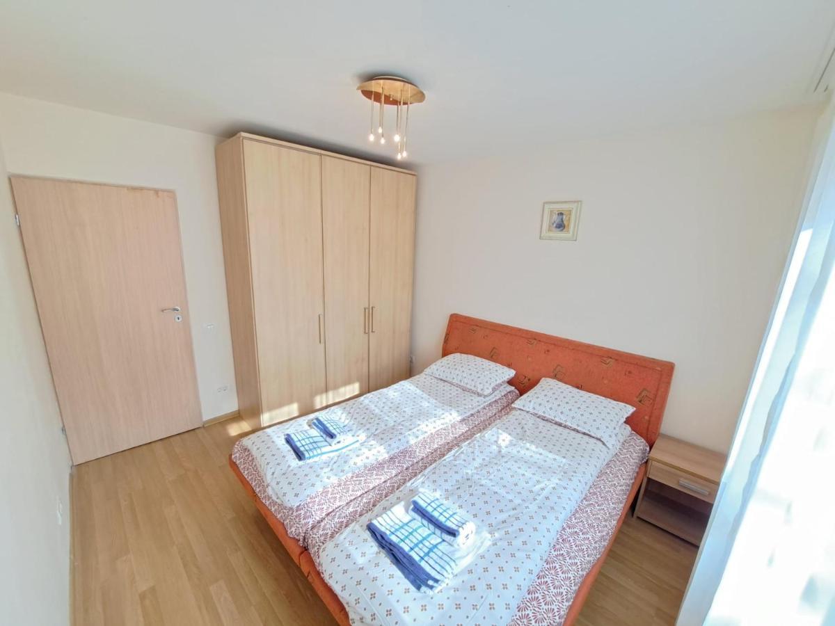 Ferienwohnung Bine Ati Venit La Maria Str Ion Alexandru Nr 1 Bl 14 Ap 1 Arad Exterior foto