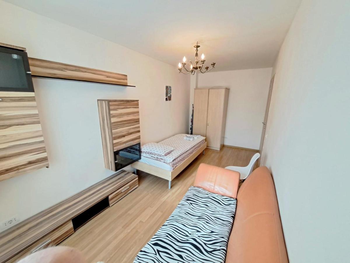 Ferienwohnung Bine Ati Venit La Maria Str Ion Alexandru Nr 1 Bl 14 Ap 1 Arad Exterior foto